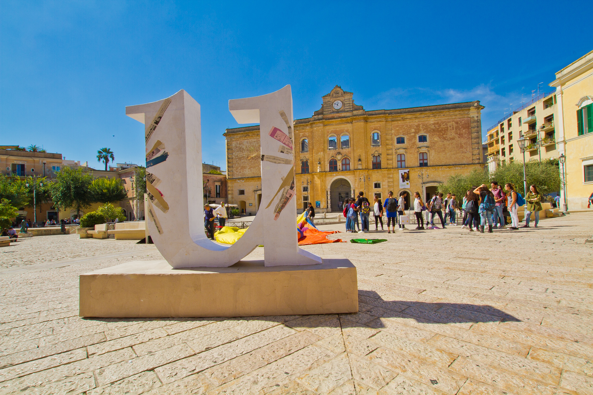 La "U" nella sua Pienezza, Piazza Vittorio Veneto (Matera)